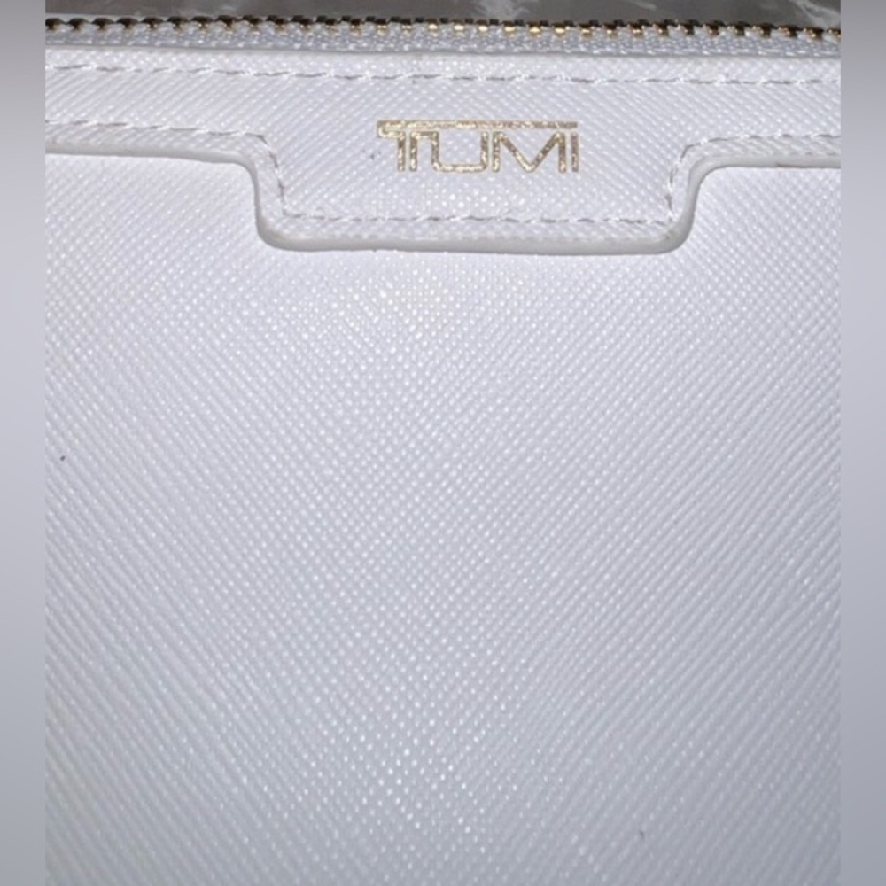 Tumi Cosmetic Bag Small White pouch bag❤️‍🔥 - Picture 3 of 9